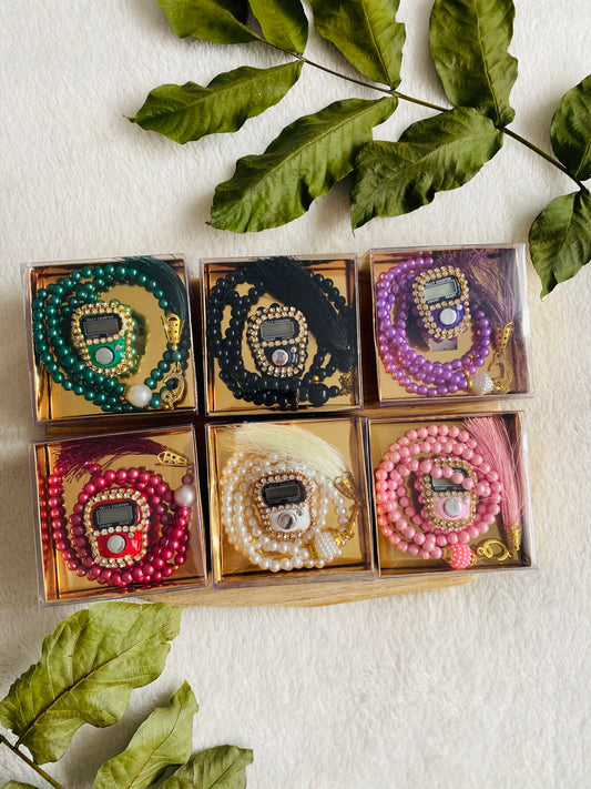 Tasbihs islamiques à perles et électroniques en six couleurs avec leurs boîtes – Creation by Lyna