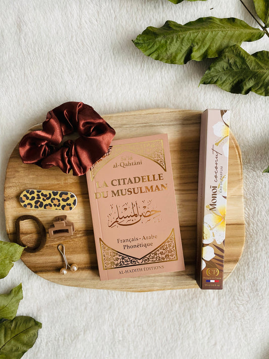 Lot Haya marron avec La Citadelle du musulman, parfum Collection Platinum Monoï Coconut et accessoires pour cheveux