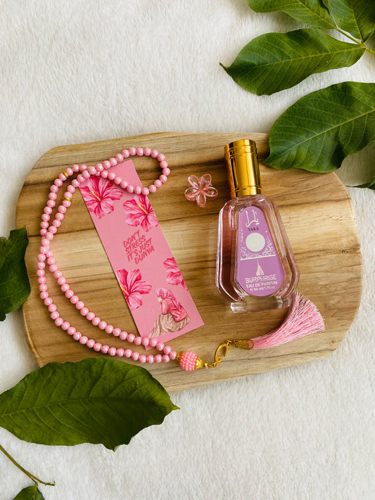 Lot Latifa rose avec marque-page, tasbih, parfum Yara et pince fleur – Creation by Lyna